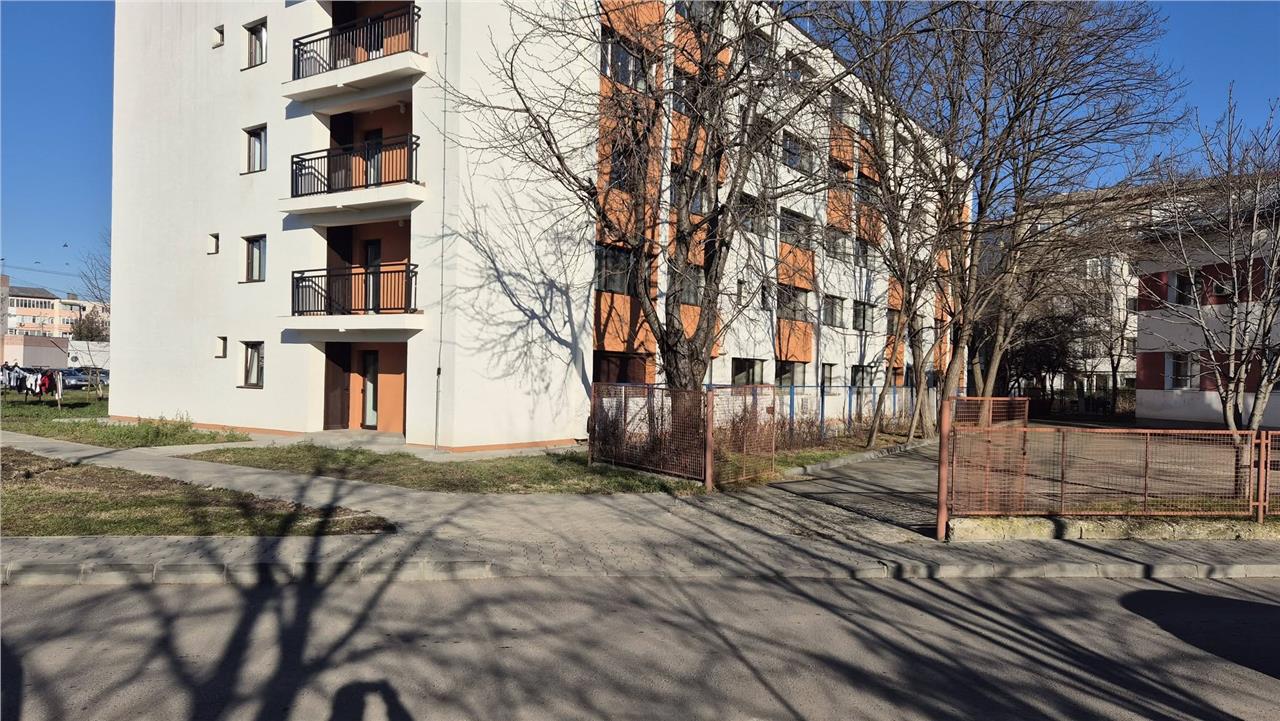 Garsoniera in Onesti cu semineu , bloc renovat 2025, pret 24900 euro