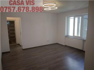 VANDUT Apartament cu 3 camere situat in zona de sus a orasului, cu balcon mare si bucatarie spatioasa