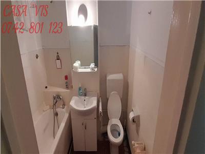 VANDUT !!! Reducere la 33500 euro . Etajul 1, apartament 2 camere in Onesti , decomandat cu balcon, 55 mp, langa hotel Trotus