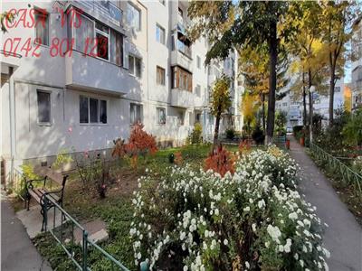 VANDUT !!! Apartament de lux, la parter cu balcon, totul nou, langa hotel Trotus