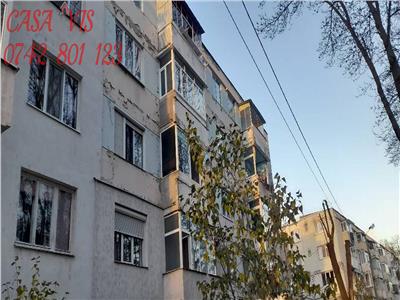 VANDUT !!! Apartament 3 camere cu balcon str Oituz langa primaria Onesti