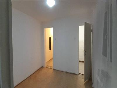 VANDUT !!!  Apartament ieftin, etajul 2 str Liliacului, decomandat