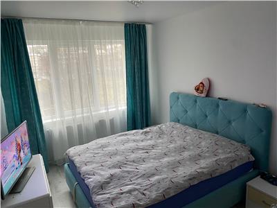 VANDUT !!! Apartament 3 camere zona de jos str Chimistului