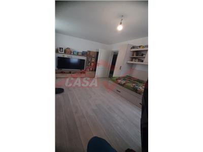 VANDUT !!! Apartament 3 camare zona Cvartal, parter cu balcon renovat total