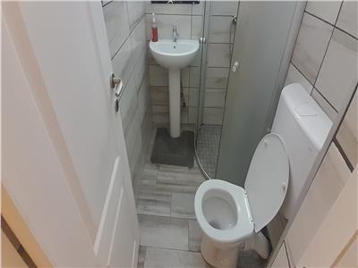 VANDUTA !!! Garsoniera la parter cu acces separat buna si pentru spatiu comercial, birou sau locuit .