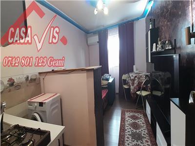 VANDUT !!! Apartament 2 camere in Onesti, ultracentral, parter, renovat cu o mica graina in folosinta plus loc de parcare rezervat