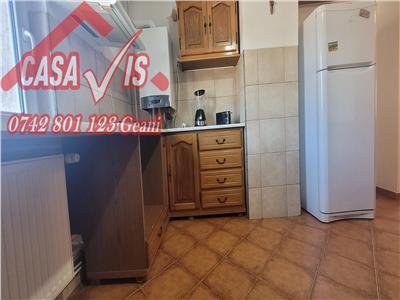 VANDUT !!! Apartament 2 camere in Onesti, ultracentral, parter, renovat cu o mica graina in folosinta plus loc de parcare rezervat