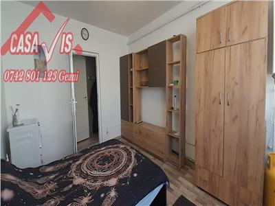 VANDUT !!! Apartament 2 camere in Onesti, ultracentral, parter, renovat cu o mica graina in folosinta plus loc de parcare rezervat