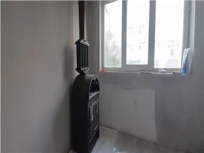 VANDUT !!! Apartament 3 camere zona Qvartal langa primaria Onesti, stradal catre Oituz