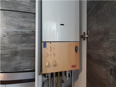 VANDUT !!! Str. Parcului, etajul 8, apartament 2 camere la cheie 32300 euro langa primaria Onesti , bun si pt inchiriat