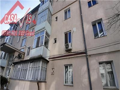 VANDUT !!! Etajul 3/3, apartament 3 camere langa hotel Trotus cu balcon, mobilat plus boxa