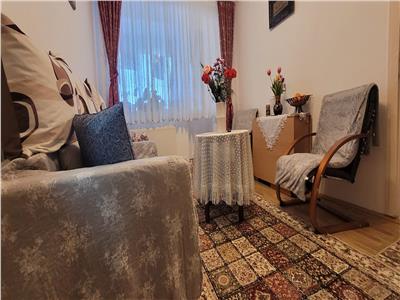 Apartament 2 camere, 55 mp, decomandat cu balcon langa hotel Trotus