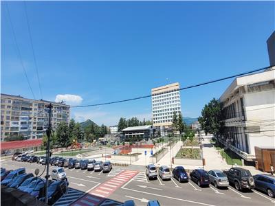Etajul 1, apartament 3 camere , renovat 2024