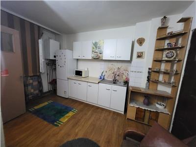 VANDUT !!! OFERTA !!! Etajul 4/4 , apartament 2 camere in Onesti in zona de jos  si loc de parcare platit