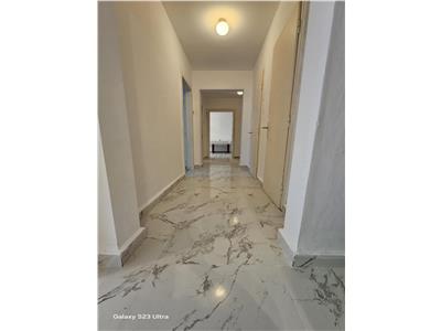VANDUT !!! Apartament 3 camere langa hotel Trotus, str Emil Rebreanu, etajul 3 cu lift