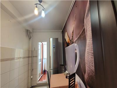 VANDUT !!! Apartament 3 camere in Onesti str Marasesti, va puteti muta in el
