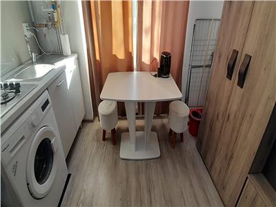 Garsoniera etajul 1 langa hotel Trotus, renovata 2024, mobilata, utilata
