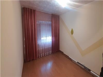 Apartament 2 camere in Onesti zona Mal, 55 mp, 2 balcoane, etajul 4 cu pod nou Lindab