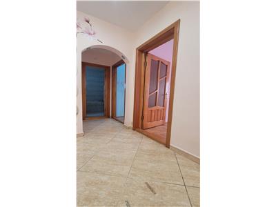 Apartament 3 camere str Buciumului etajul 2, decomandat 75 mp, 2 bai, balcon de 10 m