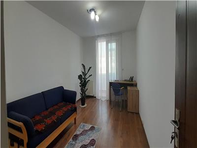 Apartament 3 camere str Republicii etajul 2/4, decomandat cu balcon, renovat