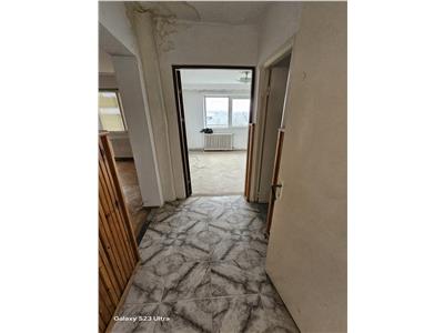 VANDUT !!! Apartament 3 camere zona de jos langa Kaufland 38500 euro