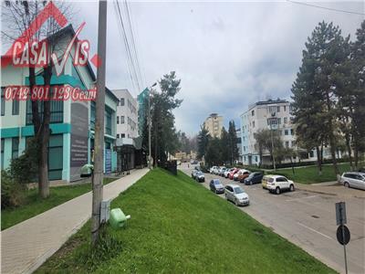 Apartament 2 camere la 100 m de primaria din Onesti etajul 3/4, decomandat cu balcon