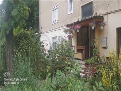 Apartament 2 camere in Onesti etajul 1/3 str Republicii