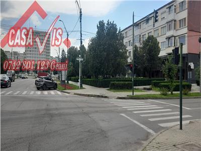 VANDUT !!! Apartament 2 camere in Onesti langa hotelTrotus, bucatarie mare, etajul 2 din 3