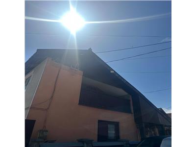 Vila in Onesti plus spatiu comercial, 135000 euro