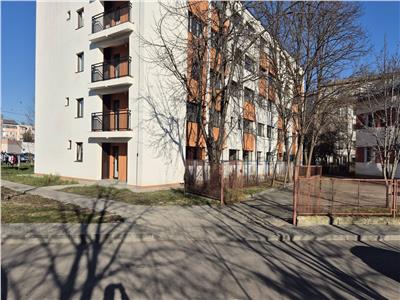 Garsoniera in Onesti cu semineu , bloc renovat 2025, pret 24900 euro