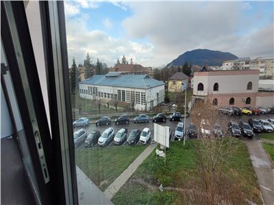 Urgent, ieftin !!! Apartament 3 camere zona de jos langa Kaufland, bloc dupa 1982, simplu cu centrala, 2 bai, 2 balcoane , 42500 euro