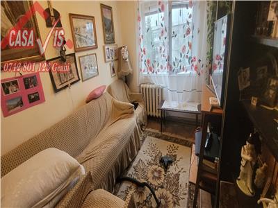 Apartament 4 camere ONESTI,zona de jos. 59000 euro.
Decomandat