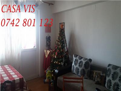 Apartament cu 3 camere, renovat, etajul 4, zona de jos