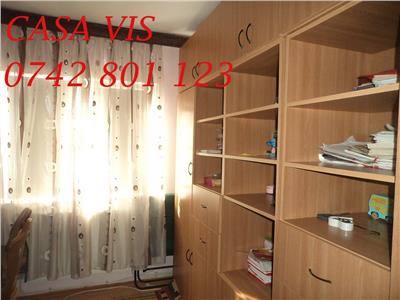 VANDUT !! Apartament cu 3 camere, etajul 2, zona de jos