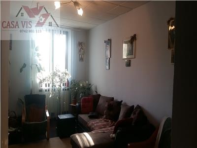 VANDUT !!! Apartament 2 camere, etajul 1, decomandat, zona Qvartal