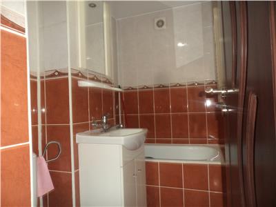 VANDUT !!! Apartament 2 camere zona de sus, parter, bloc cu 4 etaje,