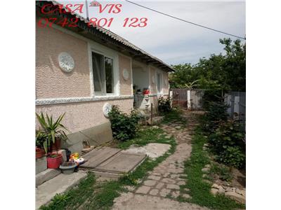 Casa cu conditii ca la bloc in com Stefan cel Mare/Jevreni, 3 camere, baie, bucatarie, beci