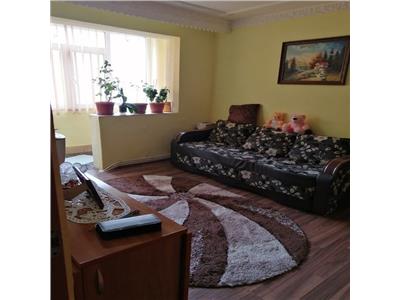 Vandut !!! Apartament 3 camere semidecomandat cu balcon, zona de jos, etaj 2