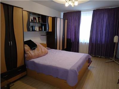 Apartament cu 3 camere, etajul 1, situat aproape de piață. Casa Vis Onesti si www.casavis.ro