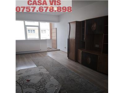 Garsoniera cf 2 renovata, mobilata si utilata, etaj intermediar. Casa Vis Onesti si www.casavis.ro