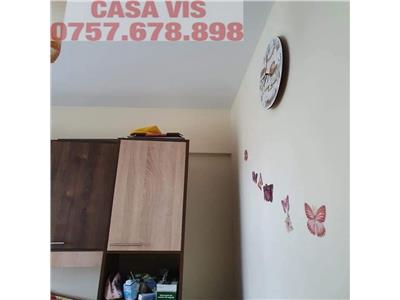 Garsoniera cf 2 renovata, mobilata si utilata, etaj intermediar. Casa Vis Onesti si www.casavis.ro