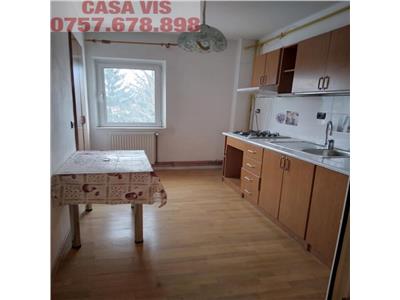 VANDUT !!! Apartament cu 3 camere in Onesti situat in zona de jos a orasului, bloc nou, etaj intermediar, cu balcon. Casa Vis Onesti si www.casavis.ro