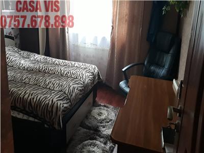 Apartament cu 3 camere decomandat situat in zona de jos a orașului, bloc nou. Casa Vis Onesti si www.casavis.ro